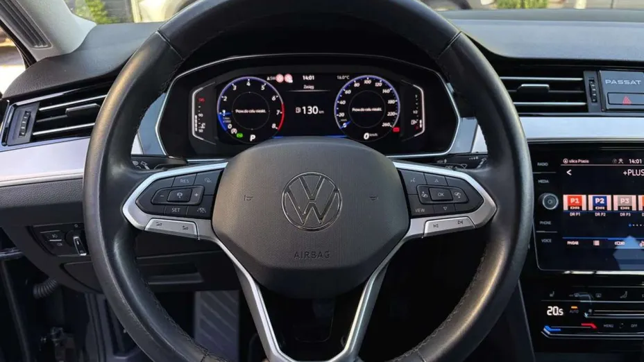 VOLKSWAGEN Passat -