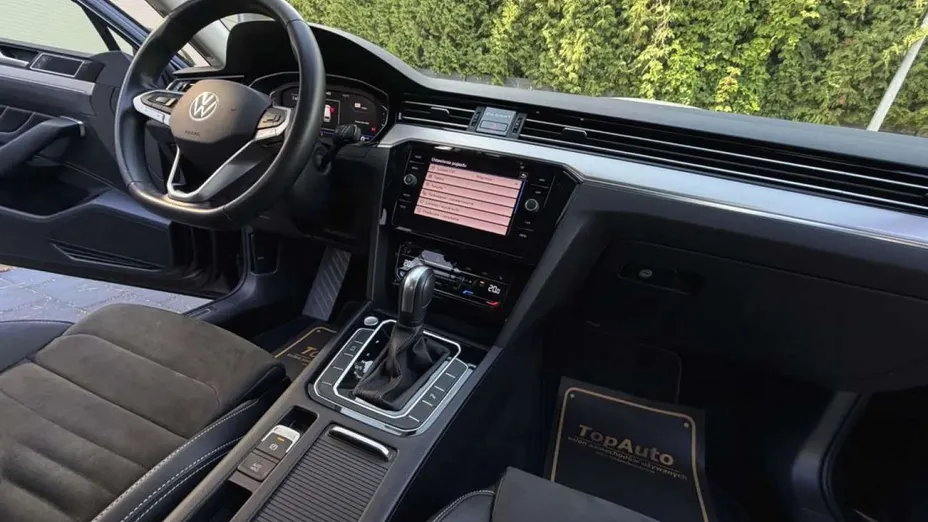 VOLKSWAGEN Passat -