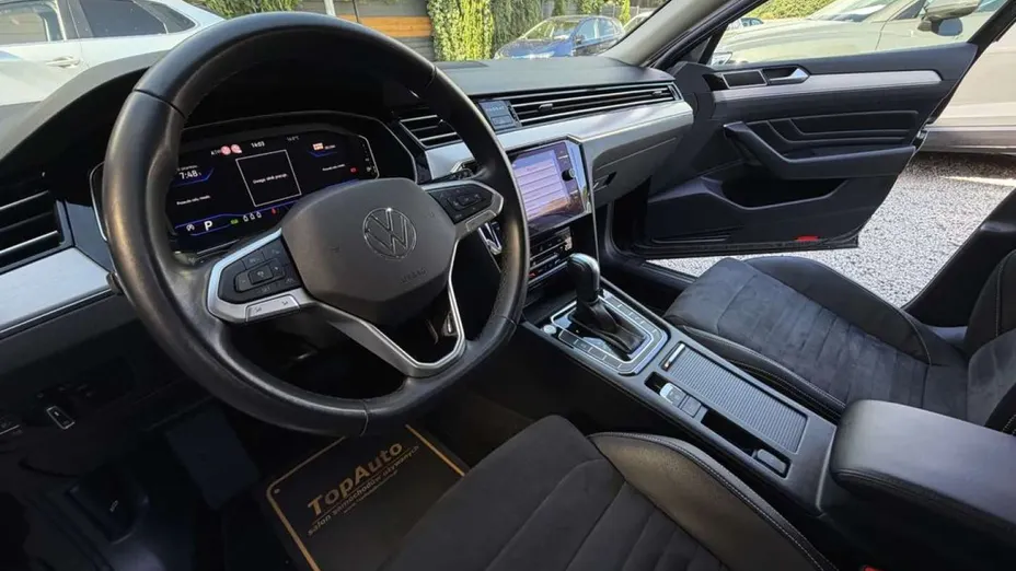 VOLKSWAGEN Passat -