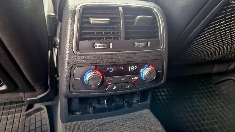 AUDI A6 -