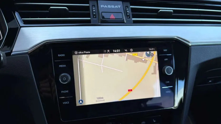 VOLKSWAGEN Passat -