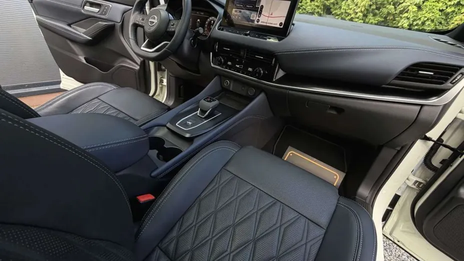 NISSAN Qashqai -
