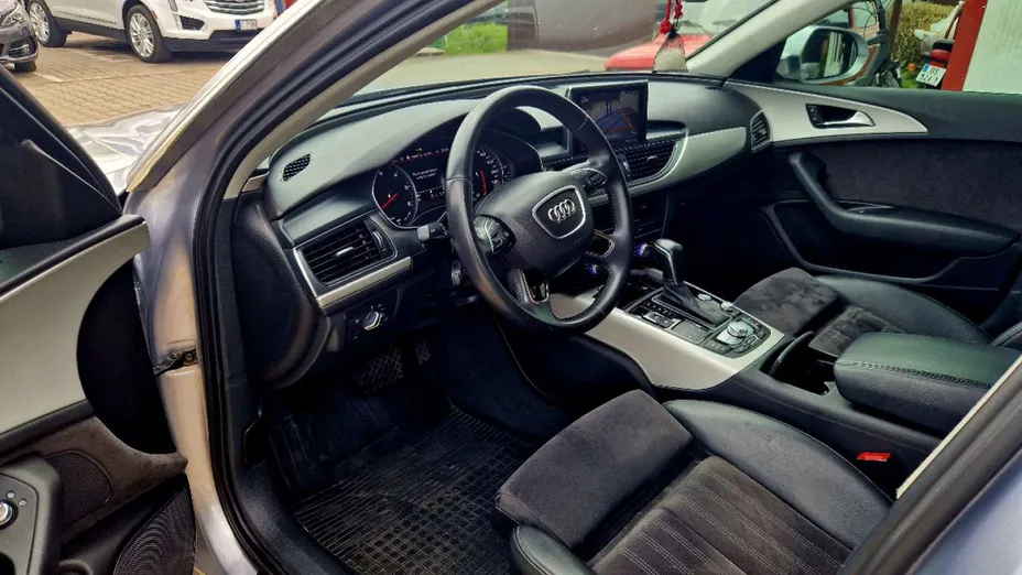 AUDI A6 -