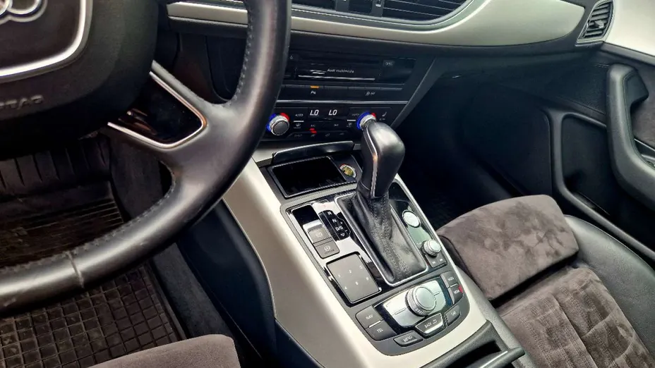AUDI A6 -