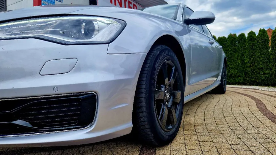 AUDI A6 -