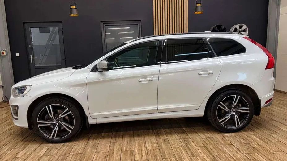 VOLVO XC60 -
