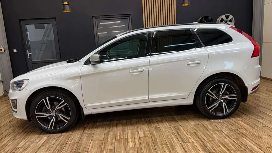 VOLVO XC60 -