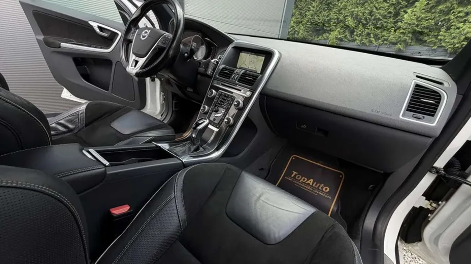 VOLVO XC60 -
