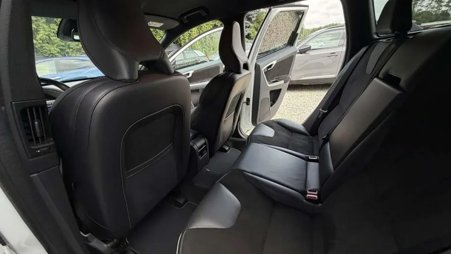 VOLVO XC60 -