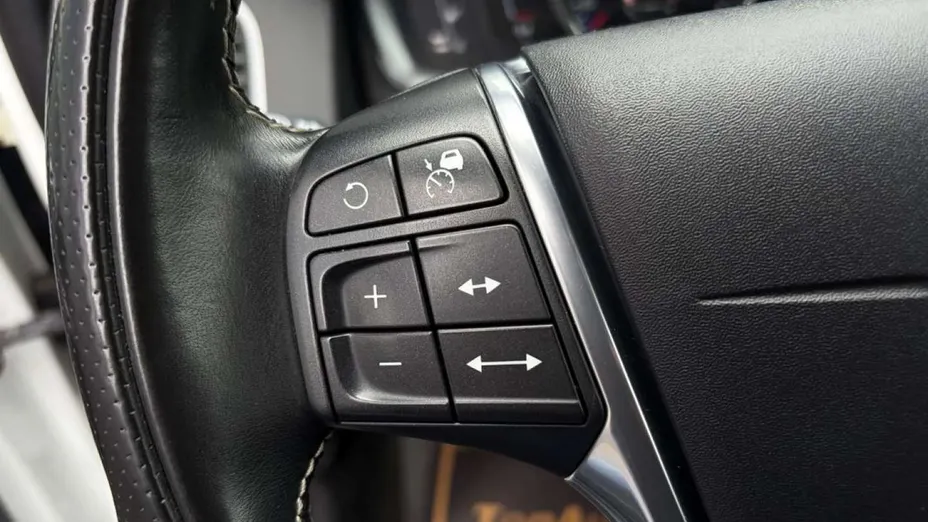 VOLVO XC60 -