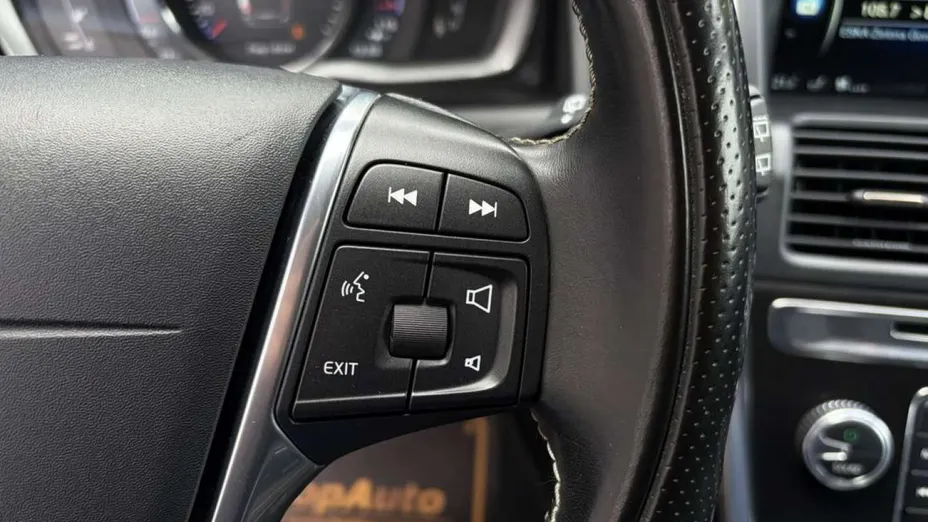 VOLVO XC60 -