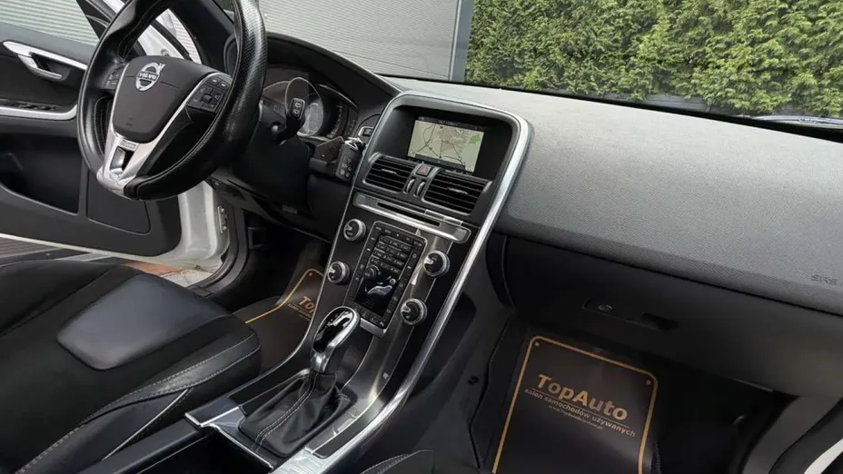 VOLVO XC60 -