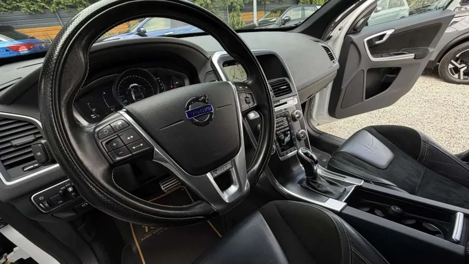 VOLVO XC60 -