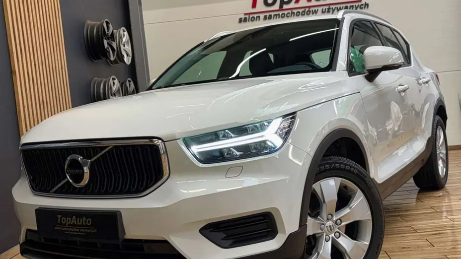 VOLVO XC40 -