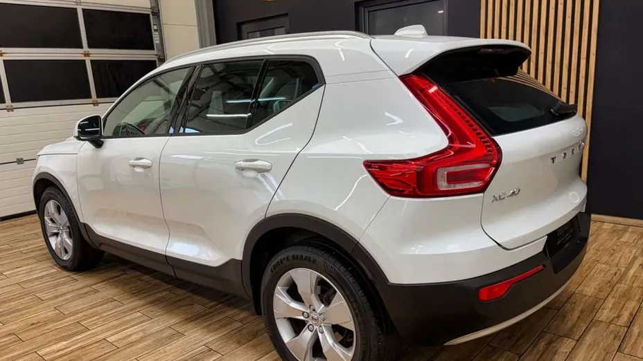 VOLVO XC40 -