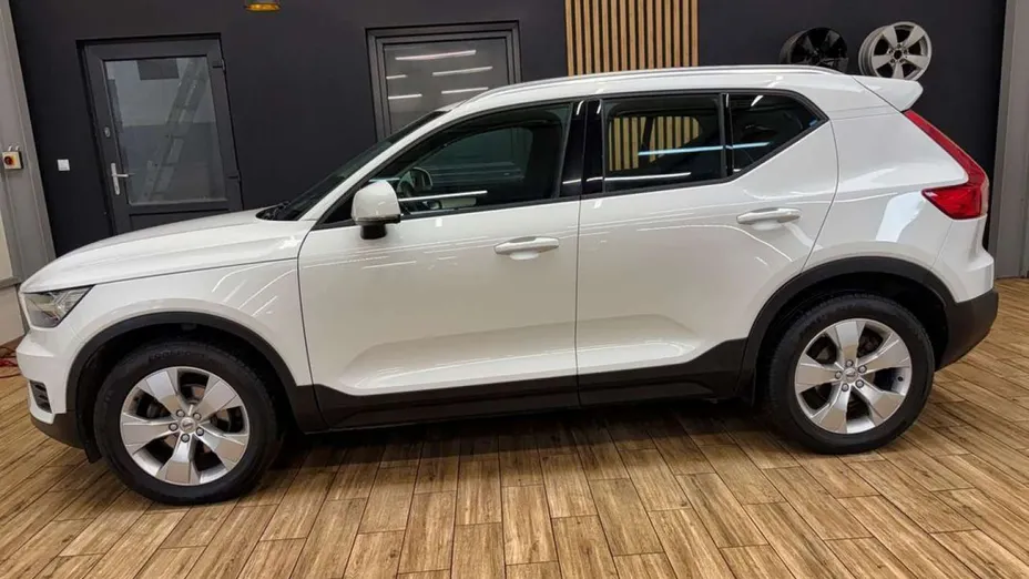 VOLVO XC40 -