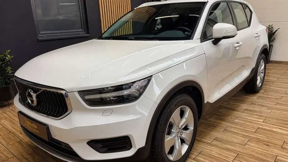 VOLVO XC40 -
