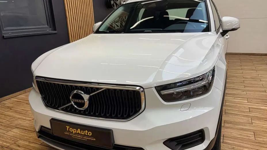 VOLVO XC40 -