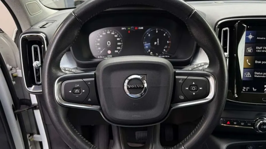 VOLVO XC40 -