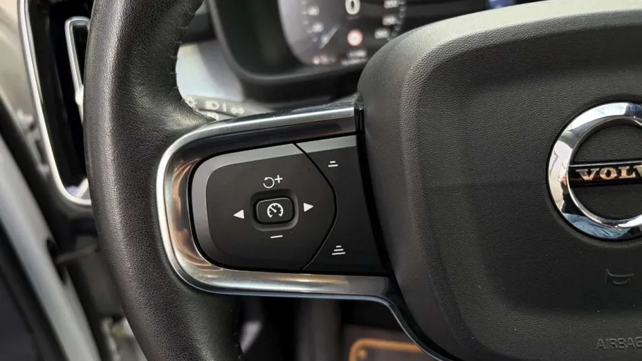 VOLVO XC40 -