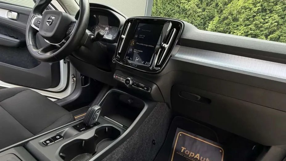 VOLVO XC40 -