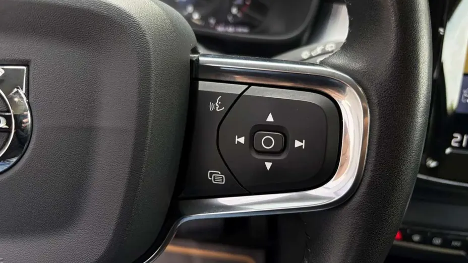 VOLVO XC40 -