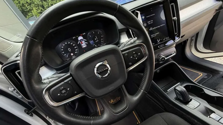 VOLVO XC40 -