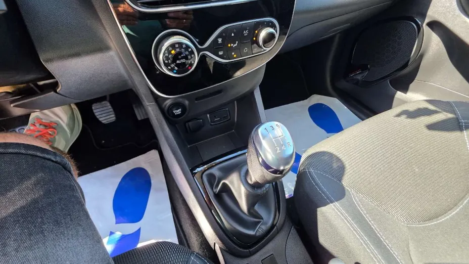 RENAULT Clio -