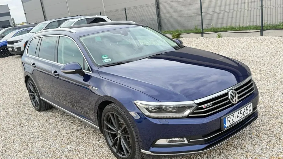 VOLKSWAGEN Passat -