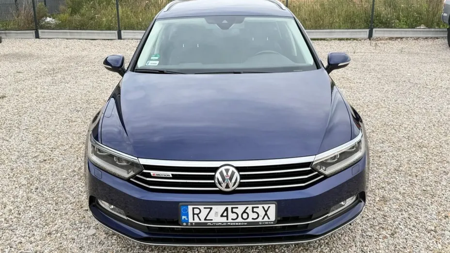 VOLKSWAGEN Passat -