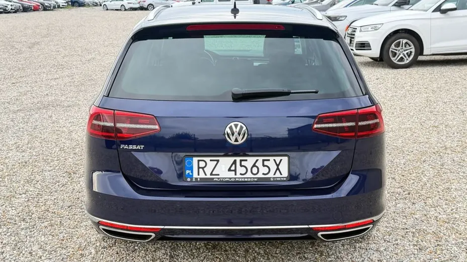 VOLKSWAGEN Passat -