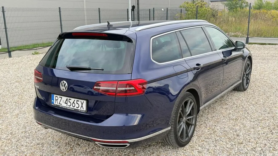 VOLKSWAGEN Passat -