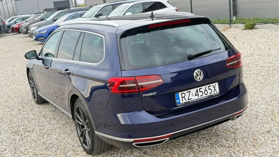 VOLKSWAGEN Passat -