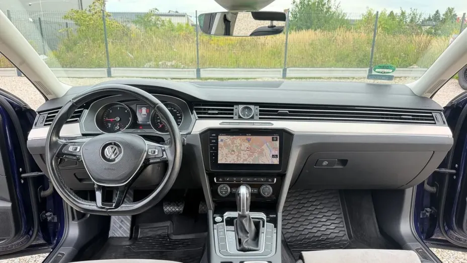 VOLKSWAGEN Passat -