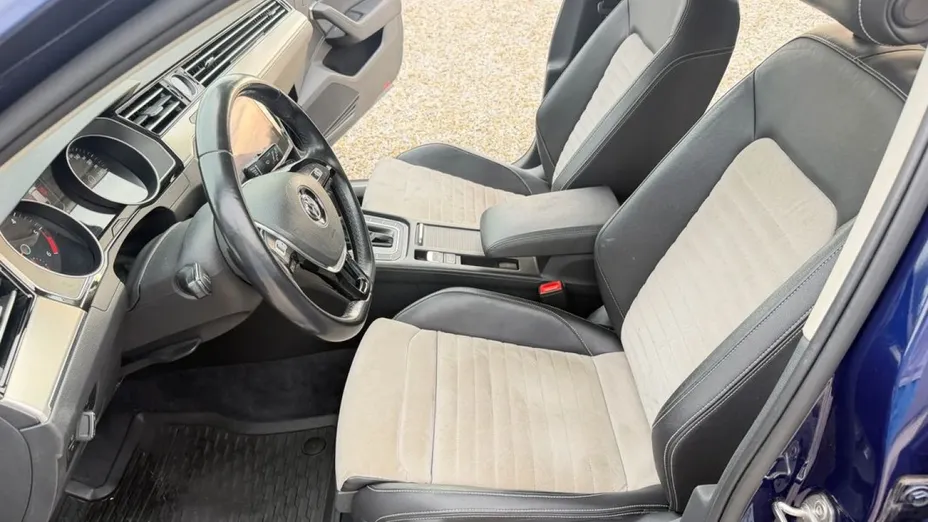 VOLKSWAGEN Passat -