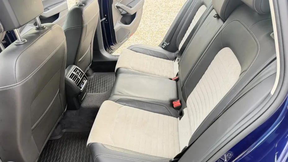 VOLKSWAGEN Passat -