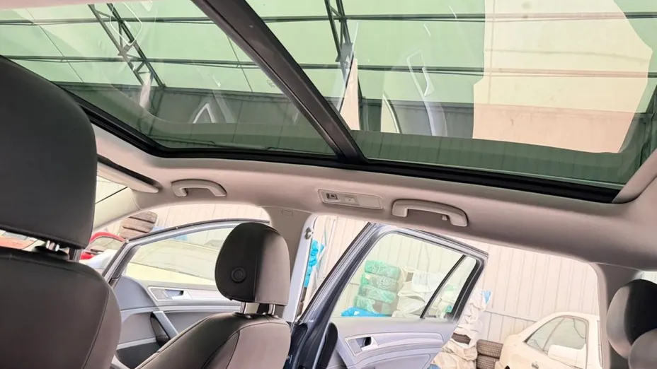 TESLA Model 3 -