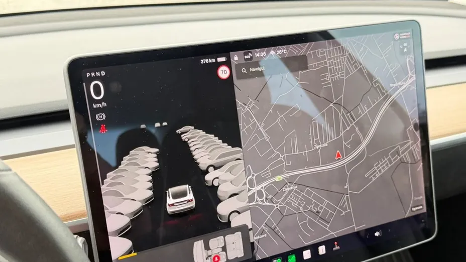 TESLA Model 3 -