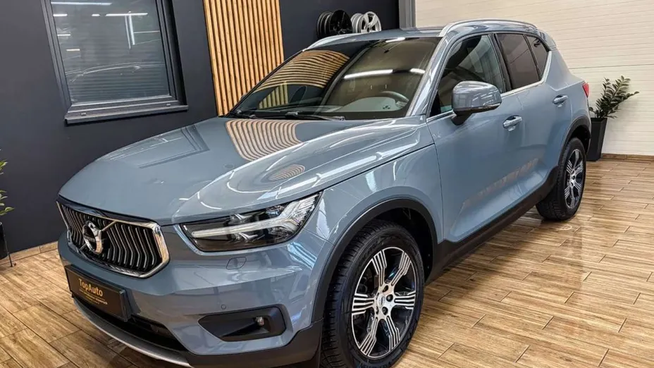 VOLVO XC40 -