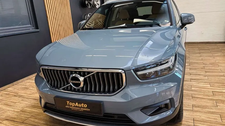 VOLVO XC40 -
