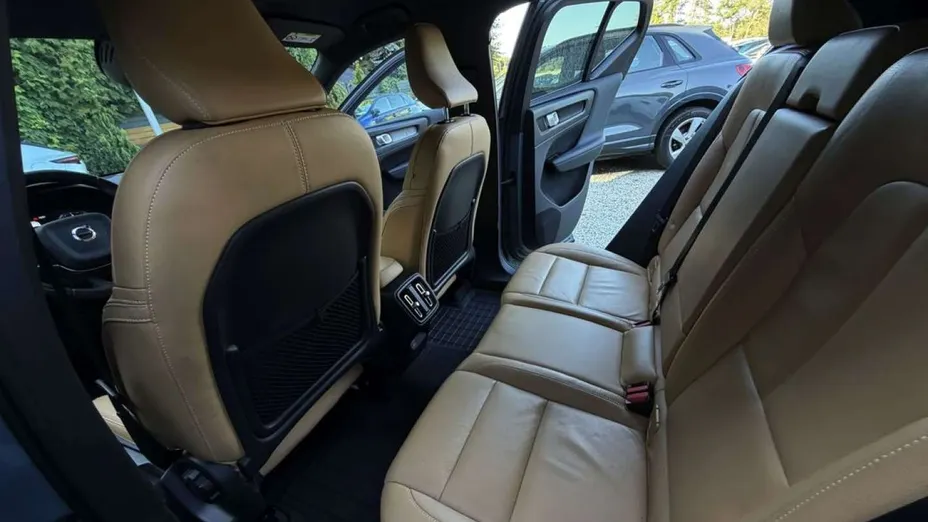 VOLVO XC40 -