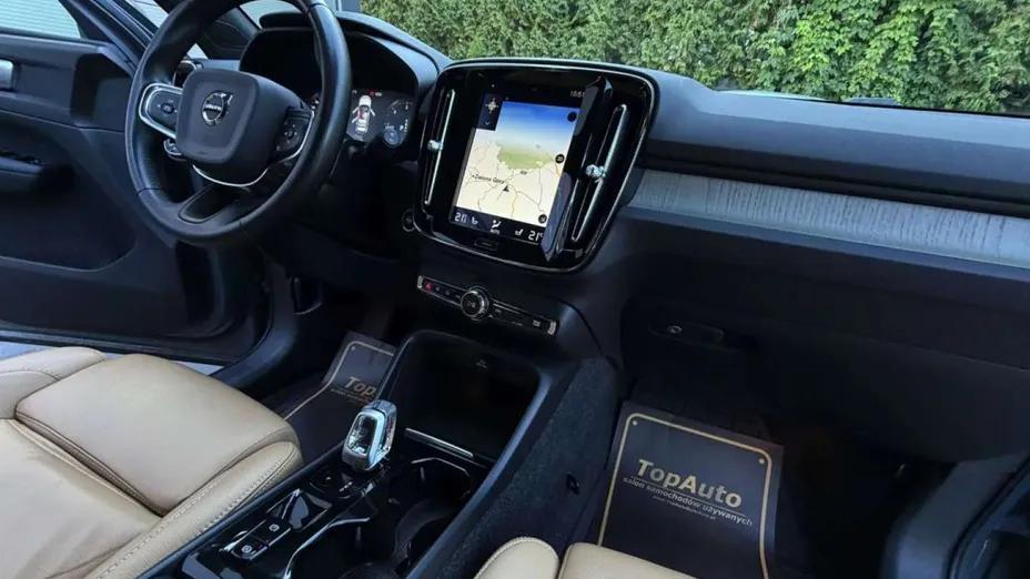 VOLVO XC40 -