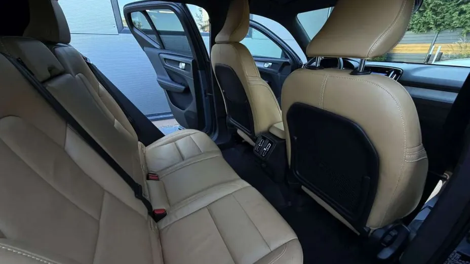 VOLVO XC40 -