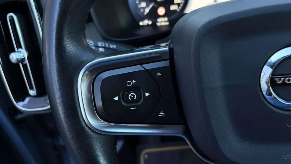 VOLVO XC40 -
