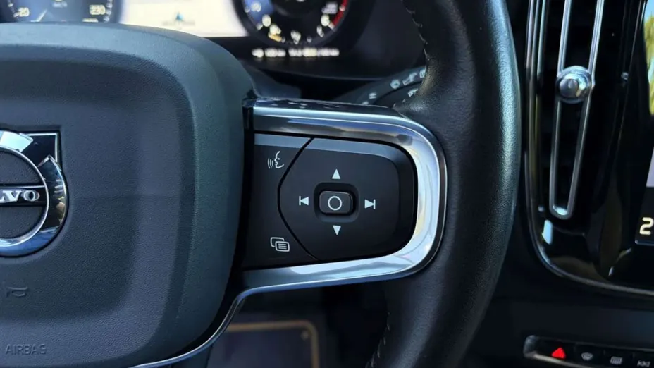 VOLVO XC40 -