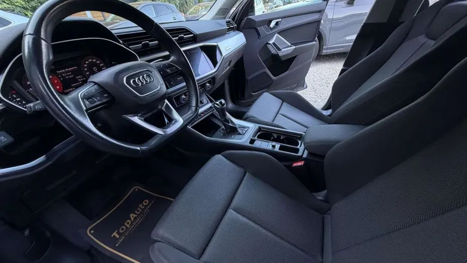 AUDI Q3 -