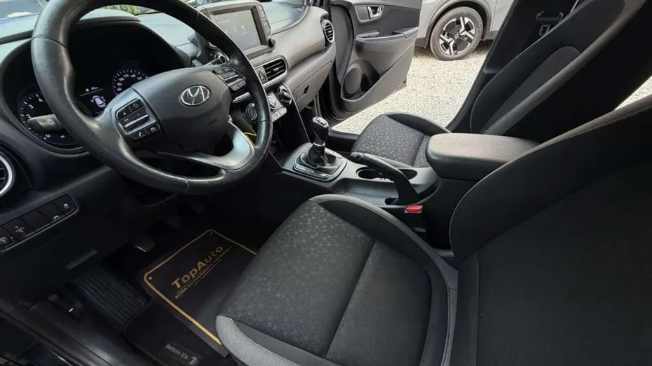 HYUNDAI Kona -