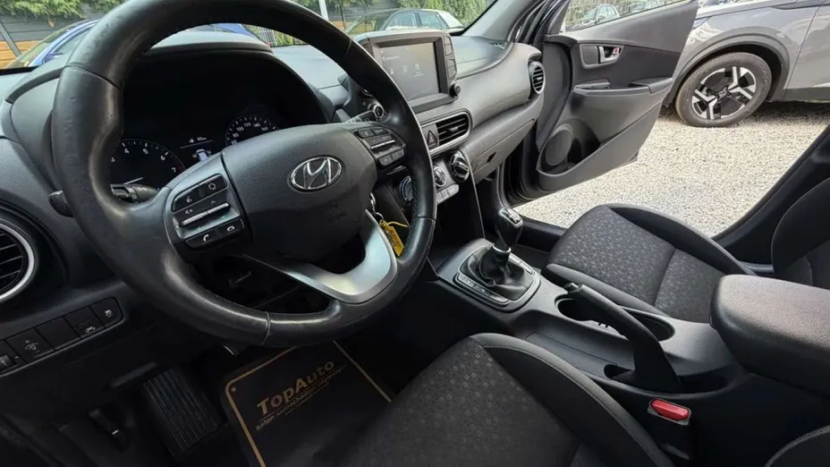 HYUNDAI Kona -