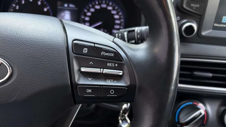 HYUNDAI Kona -