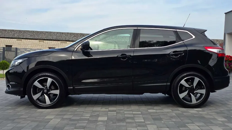 NISSAN Qashqai -